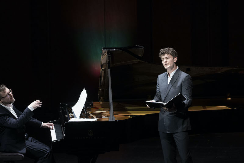 Concert du contre-ténor Jakob Jozef Orlinski et du pianiste Michal Biel le vendredi 11 juillet 2025 au Grand Théâtre de Provence. Festival d’Aix-en-Provence. Photographies de Vincent Beaume.