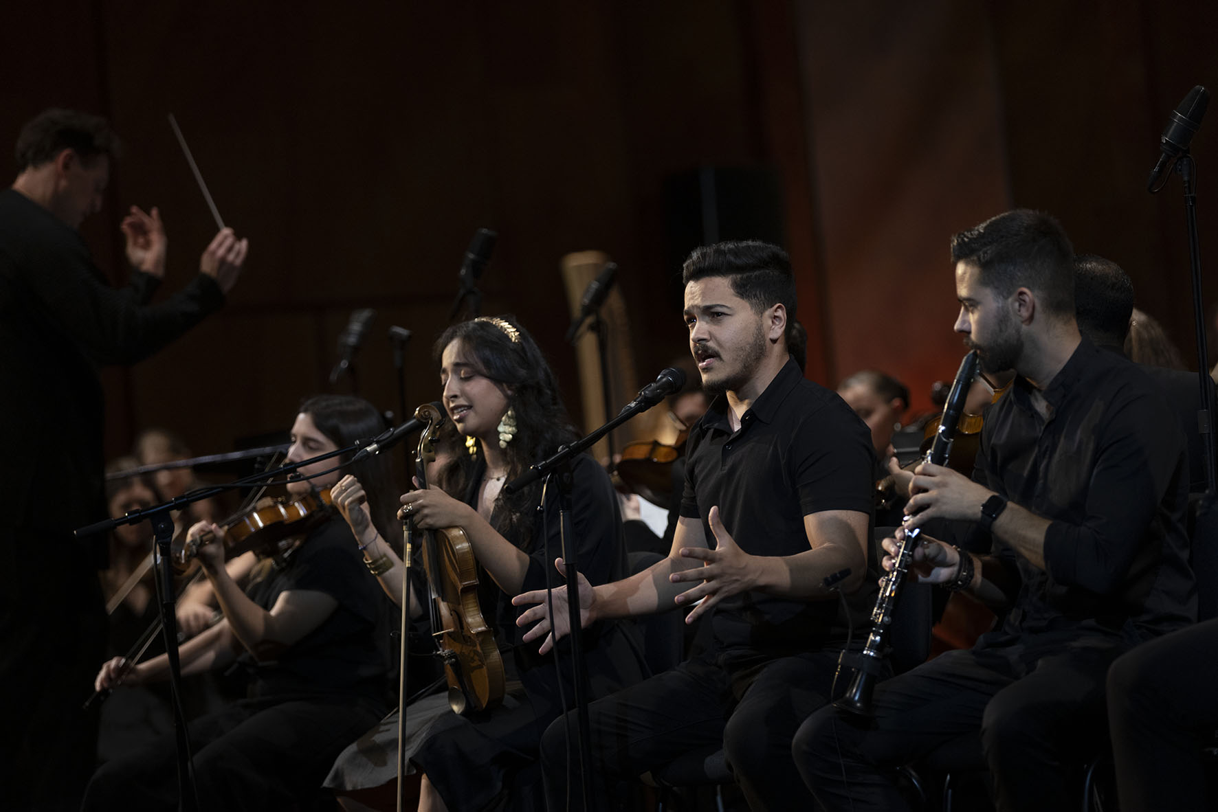 Myrsini Pontikopoulou Venieri, celui de Dala El Bied lumineuse aussi dans son chant, la clarinette de Georgios Markopoulos, l’accordéon de Charles Kieny, la voix de Fahed Ben Abda, rejoints par la soprano égyptienne Amina Edris