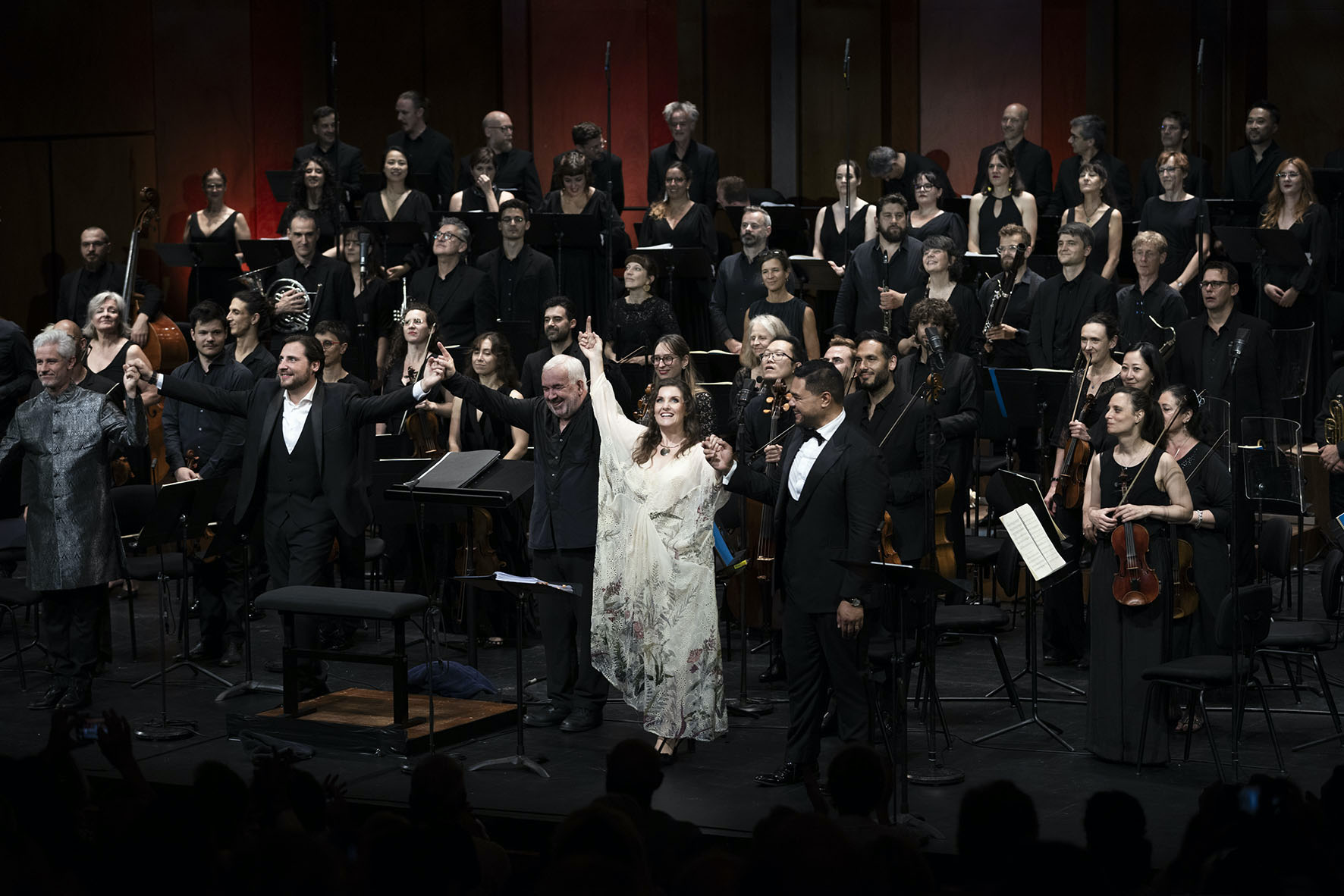 Représentation en version concert de l’opéra Les Pêcheurs de Perle de Georges Bizet (1838-1875) le samedi 19 juillet 2025 au Grand Théâtre de Provence. DIRECTION MUSICALE : Marc Minkowski. ORCHESTRE : Les Musiciens du Louvre. LEÏLA : Elsa Benoit. NADIR : Pene Pati. ZURGA : Florian Sempey. NOURABAD : Edwin Crossley-Mercer. CHŒUR : Chœur de l’Opéra Grand Avignon. CHEF DE CHŒUR : Alan Woodbridge. Festival d’Aix-en-Provence. Photographies de Vincent Beaume.
