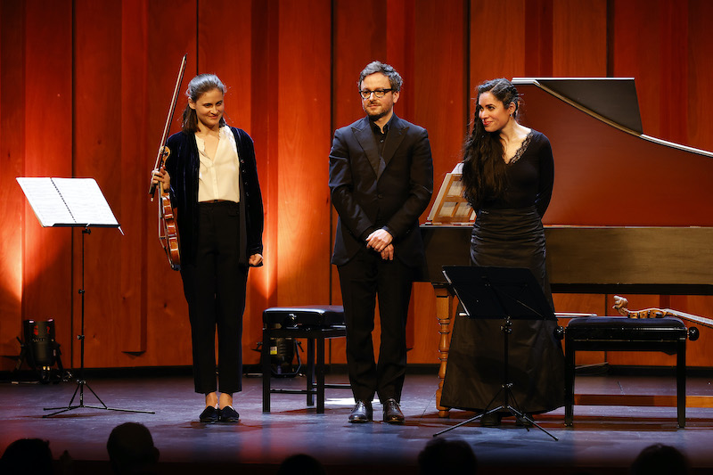 Destinées. Sophie de Bardonnèche, violon. Lucile Boulanger, viole de gambe. Justin Taylor, clavecin. Théâtre du Jeu de Paume. Aix-en-Provence. 02/04/2026. Photo Caroline Doutre / Festival de Pâques