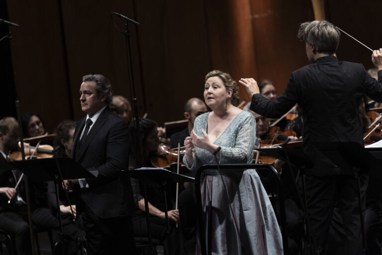LES VÊPRES SICILIENNES, GIUSEPPE VERDI (1813–1901) — VERSION DE CONCERT. LE 16JUILLET 2026 AU GRAND THÉÂTRE DE PROVENCE. DIRECTION MUSICALE : Daniele Rustioni. ASSISTANT DIRECTION MUSICALE : Clément Lonca. CHEFFE DE CHANT : Cécile Restier. LA DUCHESSE HÉLÈNE : Karine Deshayes. HENRI : John Osborn. GUY DE MONTFORT : Insik Choi. JEAN PROCIDA : Michele Pertusi. LE SIRE DE BÉTHUNE : Ugo Rabec. LE COMTE DE VAUDEMONT : Thomas Dear. NINETTA : Niamh O’Sullivan. DANIELI : Samy Camps. THIBAULT : Ronan Caillet. ROBERT : Jusung Park. MAINFROID : Grégoire Mour. CHŒUR ET ORCHESTRE :Chœur et Orchestre de l’Opéra de Lyon. Festival d’Aix-en-Provence. Photographies de Vincent Beaume. Les Vêpres siciliennes / Festival d'Aix 2026 © Vincent Beaune