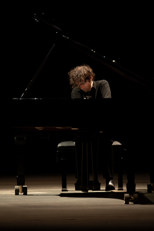 Alexandre_KANTOROW-08_©Franck_DENIS 2026 Alexandre Kantorow / Festival de la Roque d'Anthéron 2026 © Franck Denis